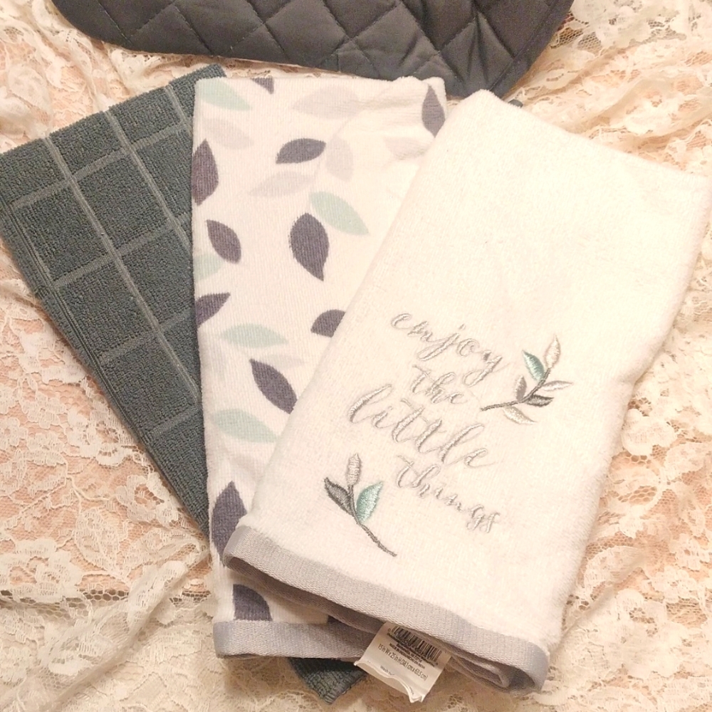 ⚜️ Oven Mitt and Towel Set - Picture 2 of 8